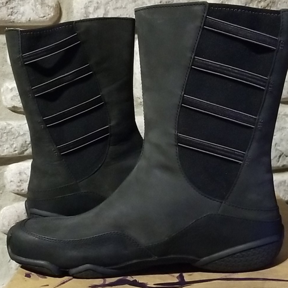 NEW Teva Women's Shay Boot Size 7.5 (black)